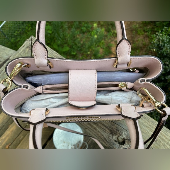 MICHAEL KORS Hailee Blossom Satchel with Large Jet Set Wallet INCLUDED. - Picture 3 of 8